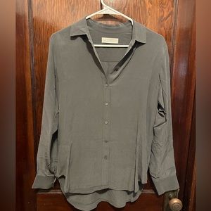 ✨NWOT✨ Everlane - The Washable Clean Silk Relaxed Shirt - 100% silk